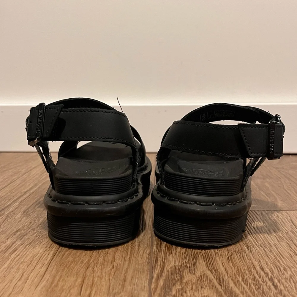 DR. MARTENS VOSS WOMEN'S LEATHER STRAP
SANDALS / BLACK / SIZE 7 - Picture 9 of 16